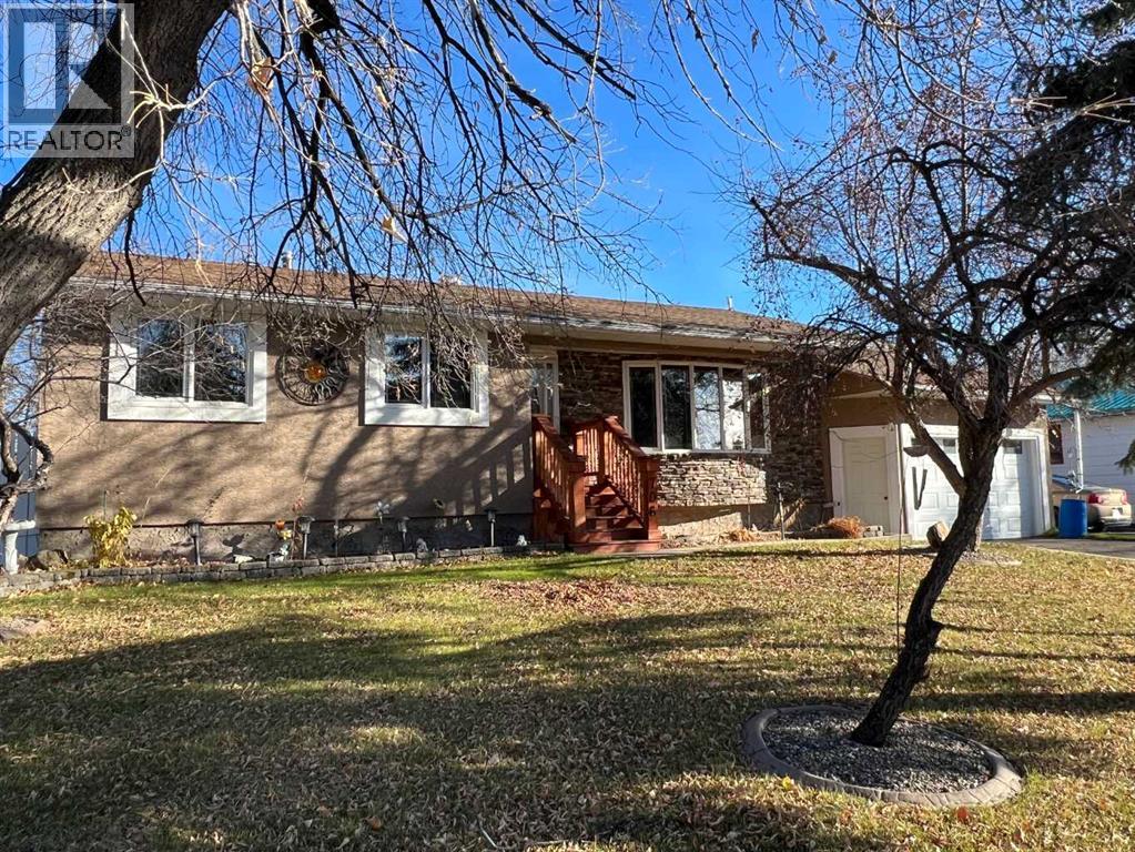 706 Hammond Dr N, Fox Creek, AB T0H 1P0