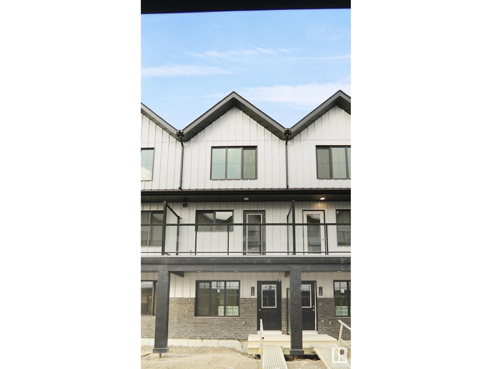 29 Airport Rd Nw #19, Edmonton, AB T5G 2P9