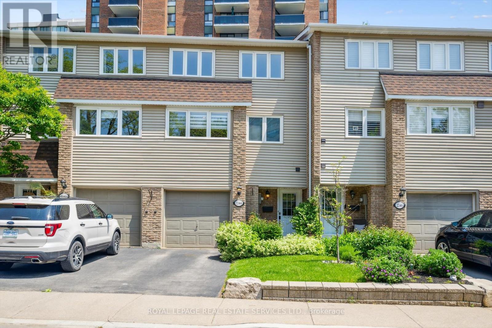 2244 Marine Dr, Oakville, ON L6L 1C1