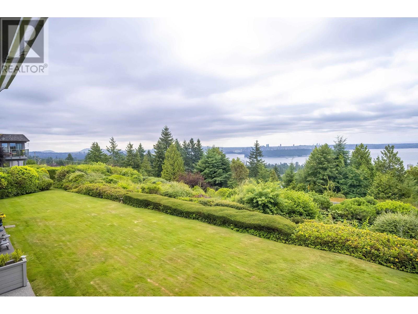 2202 Folkestone Way Unit 49, West Vancouver, BC V7S 2X7