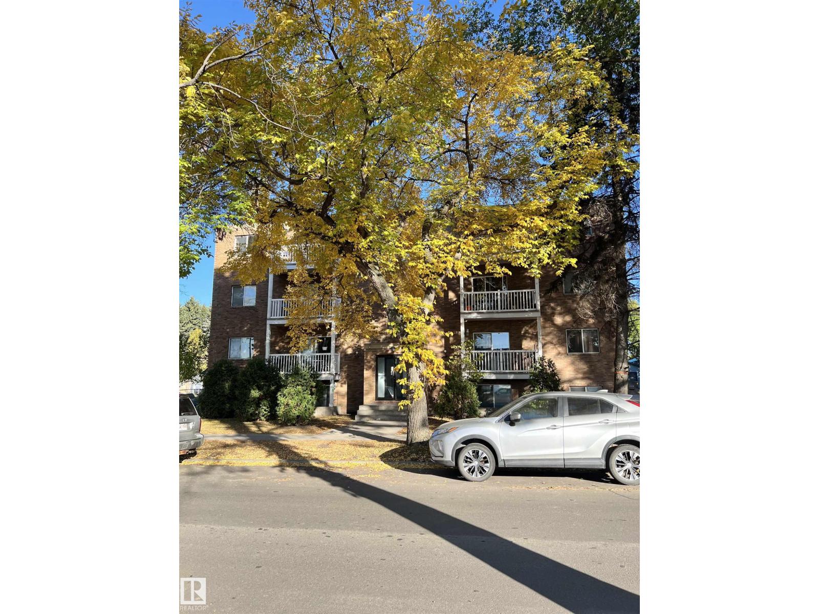 11825 71 Street Northwest #102, Edmonton, AB T5B 1W4