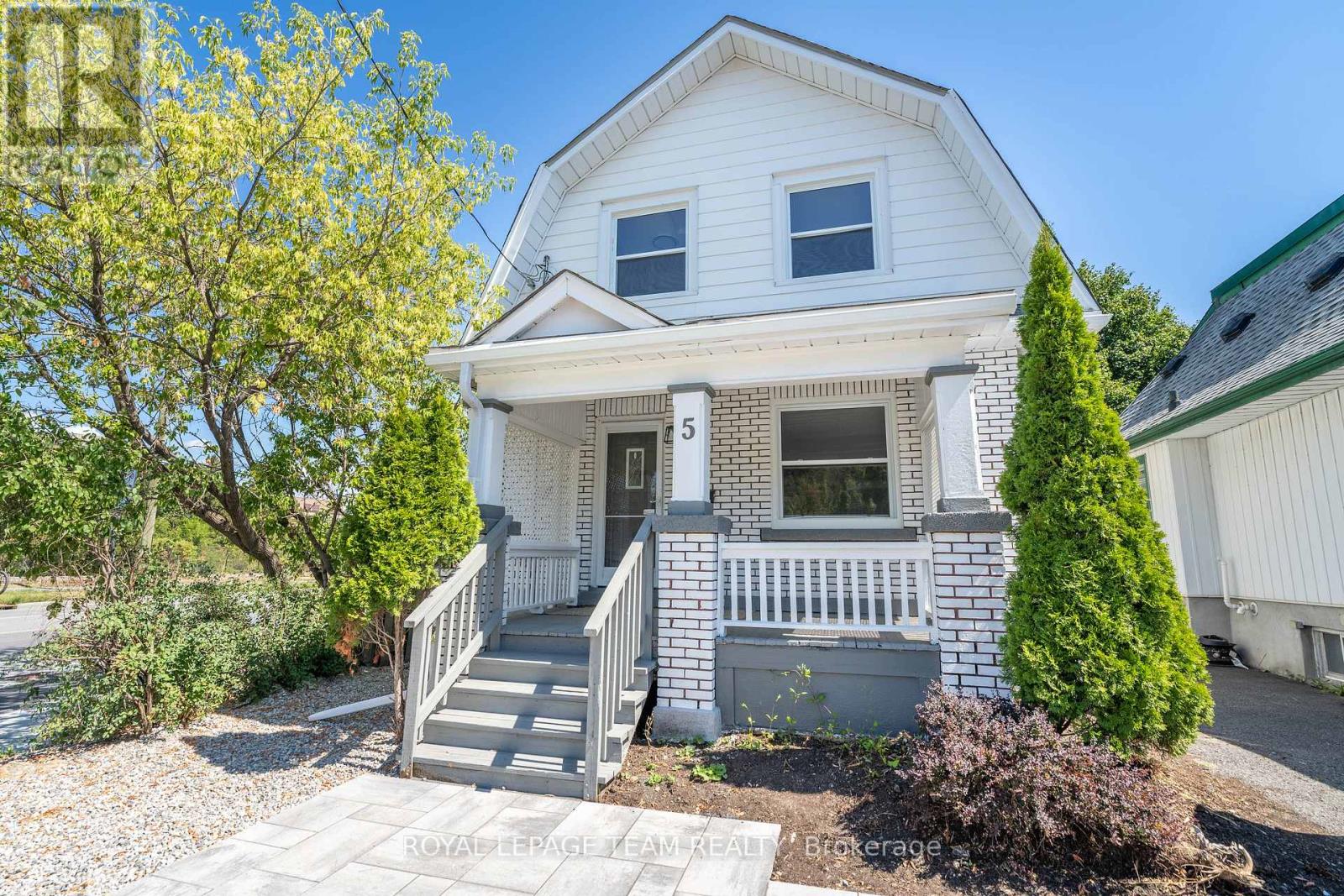 5 Gilchrist Ave, Ottawa, ON K1Y 0M7