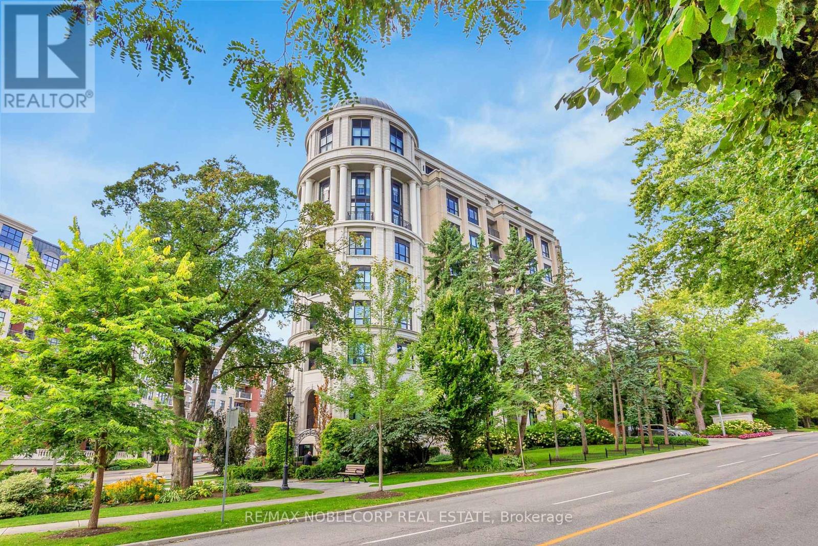 404 4 The Kingsway, Toronto Kingsway South, ON M8X 2T1