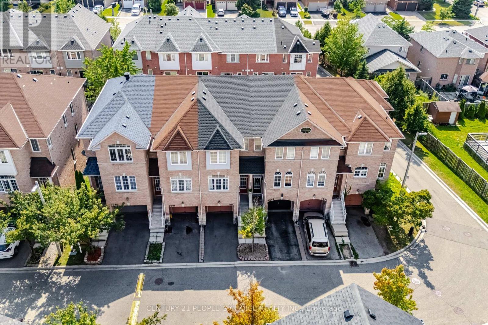 7090 Fairmeadow Cres, Mississauga, ON L5N 7N1