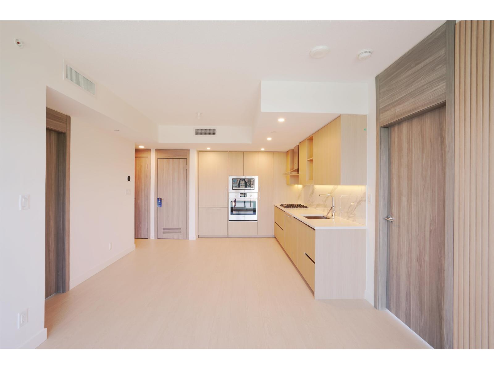 13768 100 Avenue Unit 805, Surrey, BC V3T 0V2