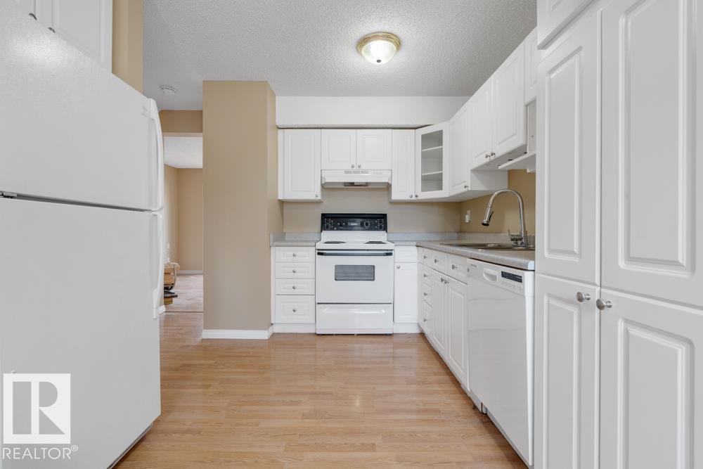 1193 Hooke Rd NW, Edmonton, AB T5A 4A5