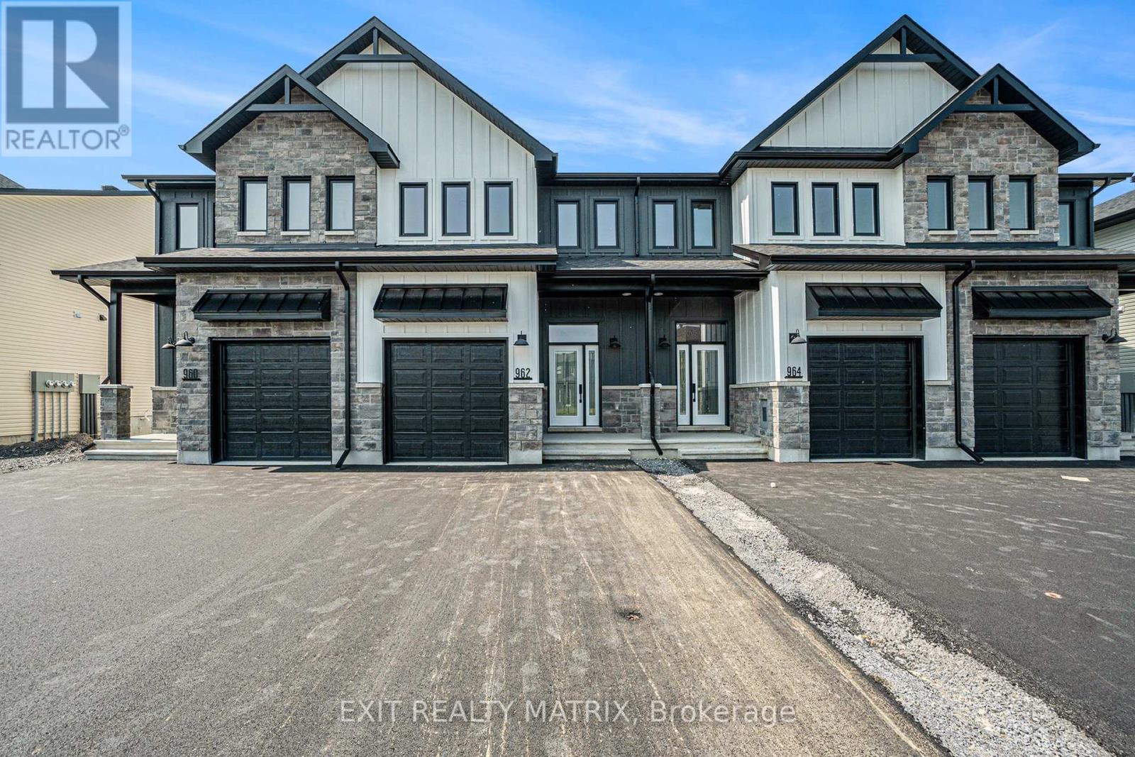 962 Cologne St, Russell, ON K0A 1W0