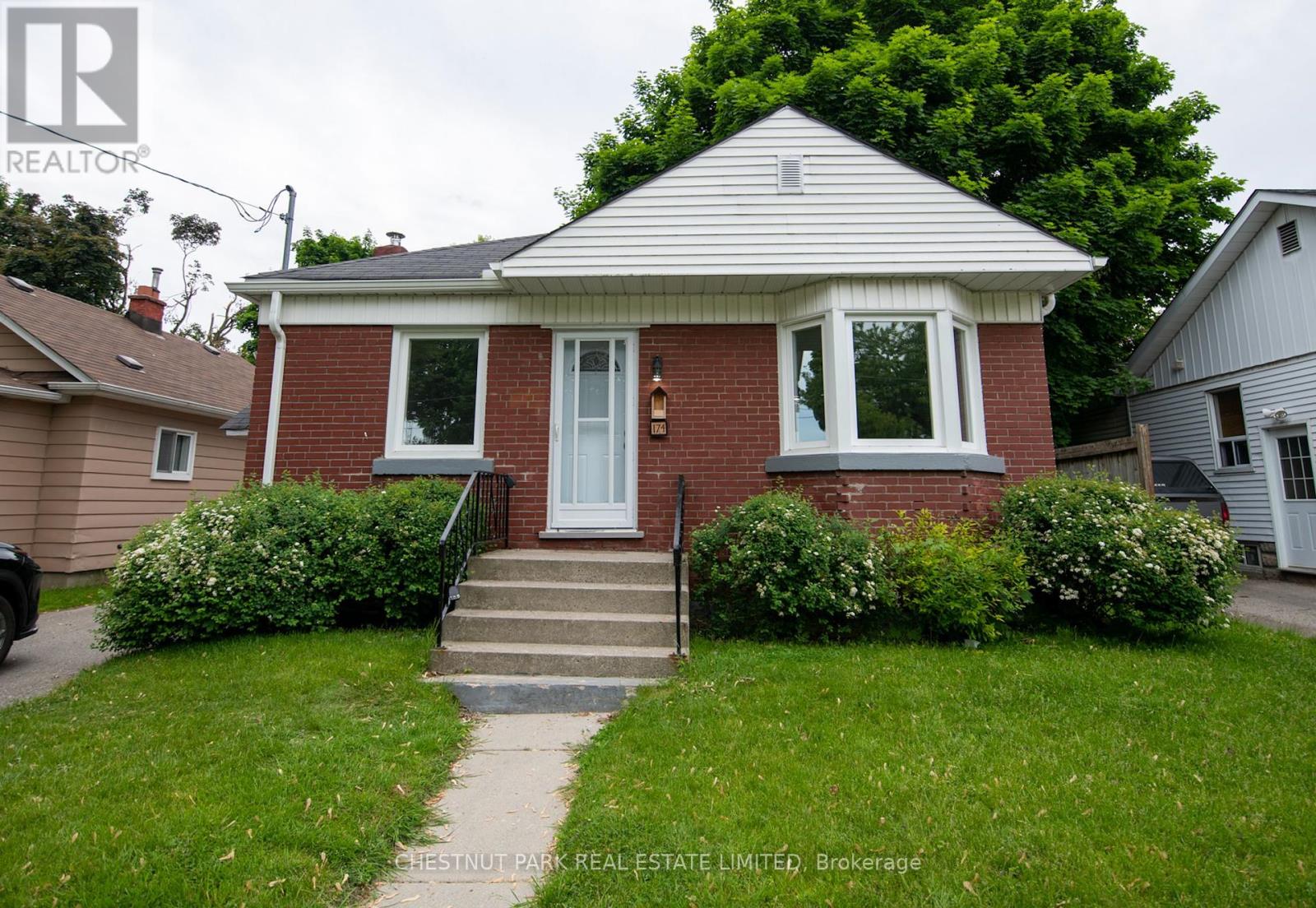174 Gibbons St, Oshawa, ON L1J 4Y3
