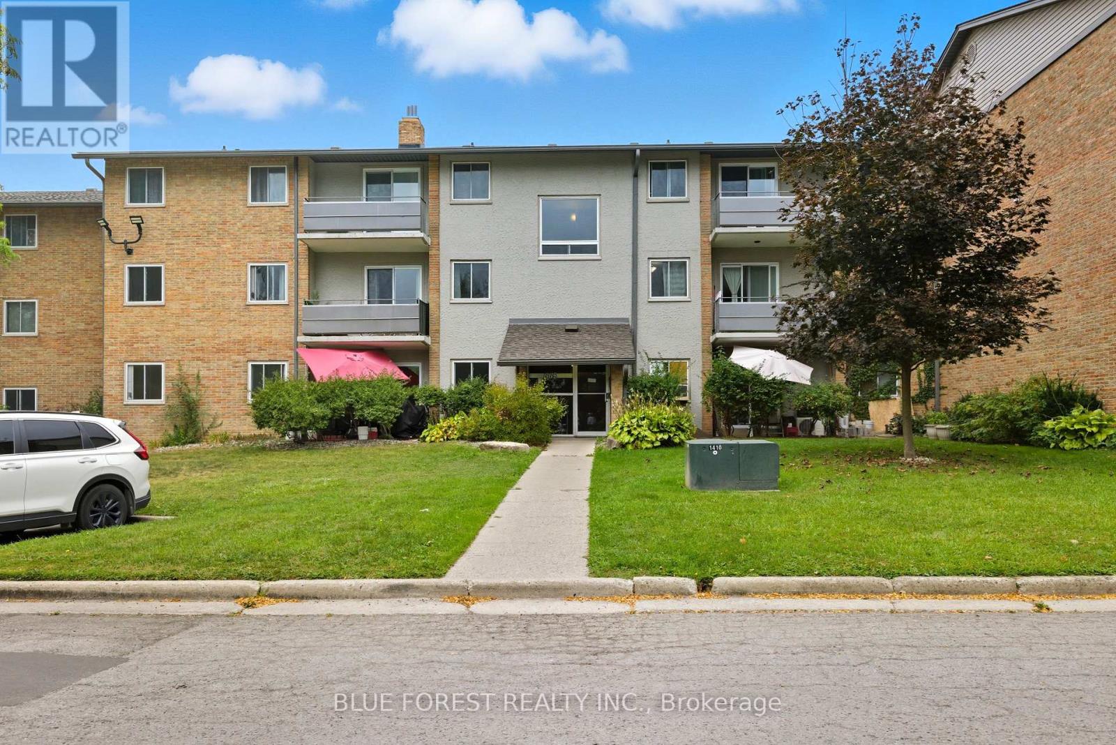 4 665 Wonderland Rd S, London, ON N6K 1M1