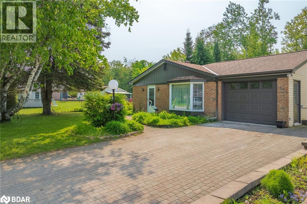 4 Maypark Dr, Bracebridge, ON P1L 1C3
