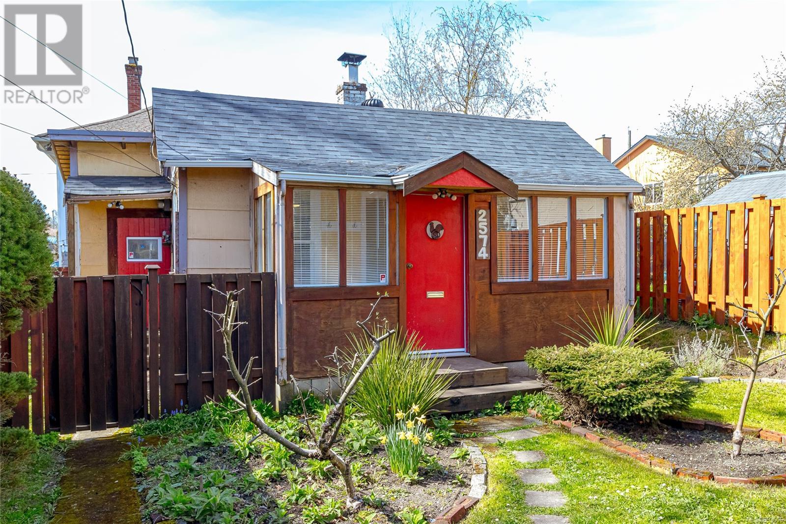 2574 Cook St, Victoria, BC V8T 3R9
