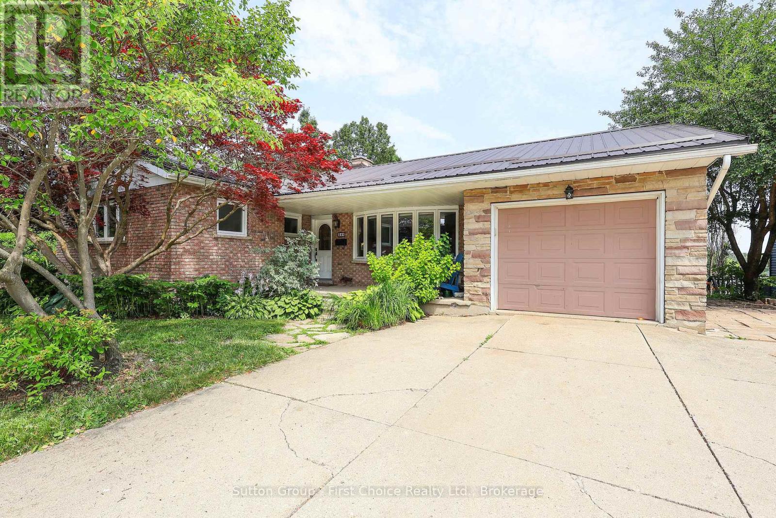 348 Devon St, Stratford, ON N5A 2Z9
