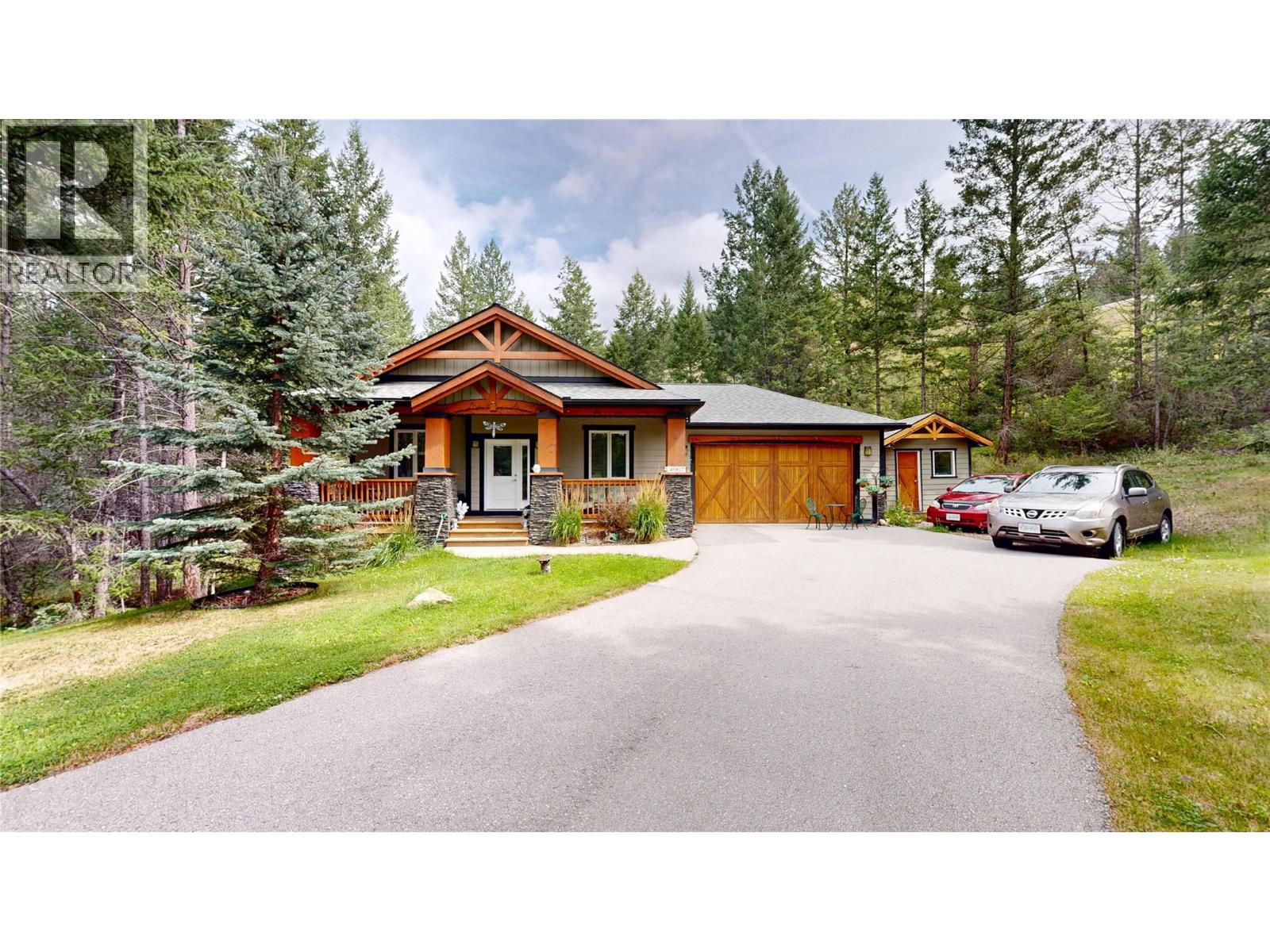 4967 Saddlewood Ln, Radium Hot Springs, BC V0A 1M0