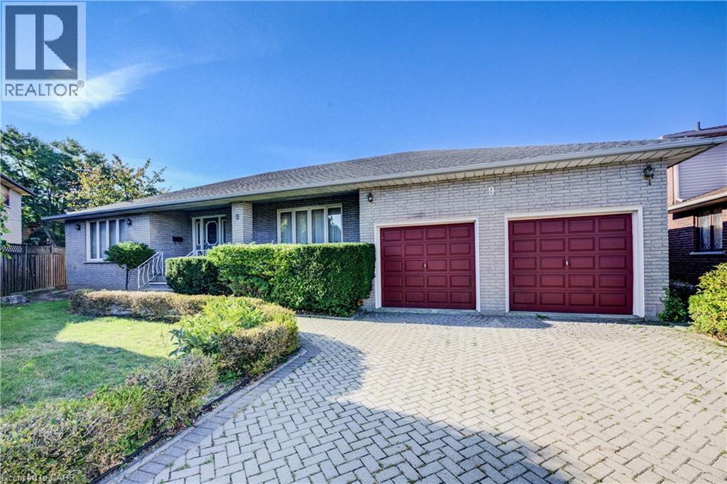 9 Stonecliff Ct, Hamilton, ON L9C 7G2