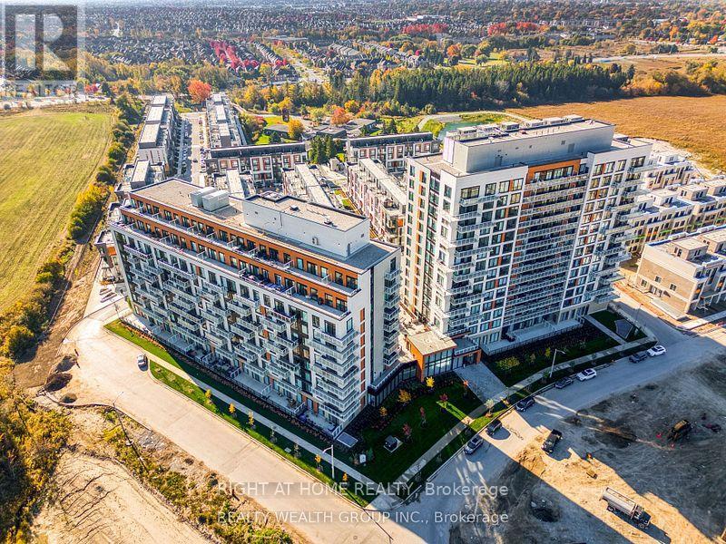 207 6 David Eyer Rd, Richmond Hill, ON L4S 0N5