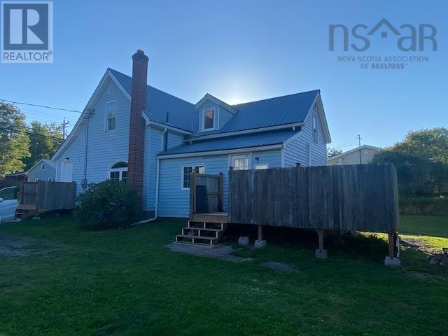 208 Kitchener St, Stewiacke, NS B0N 2J0