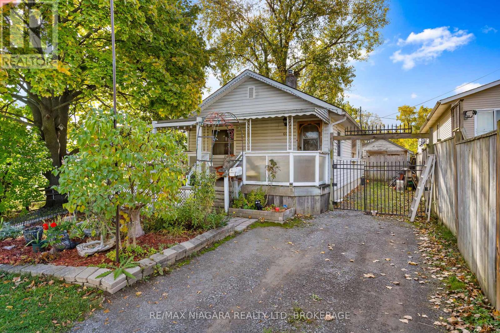 60 Rosedale Ave, St. Catharines Secord Woods, ON L2P 1Y7