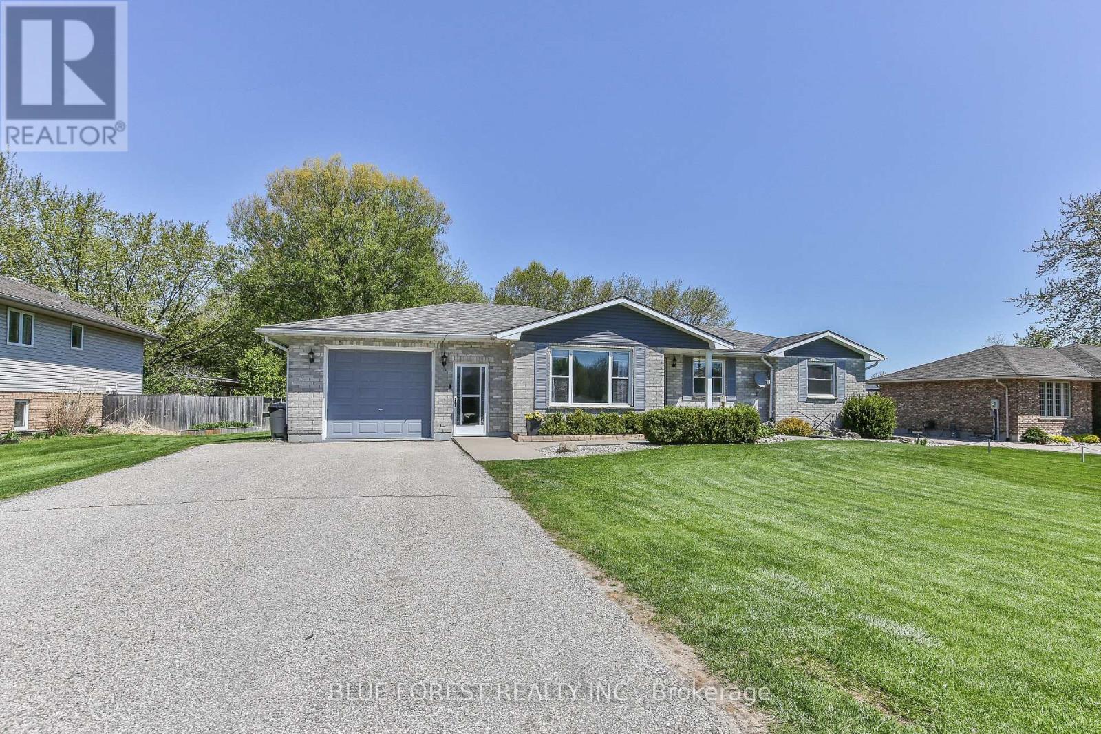 50000 Dingle St, Malahide, ON N5H 2R1