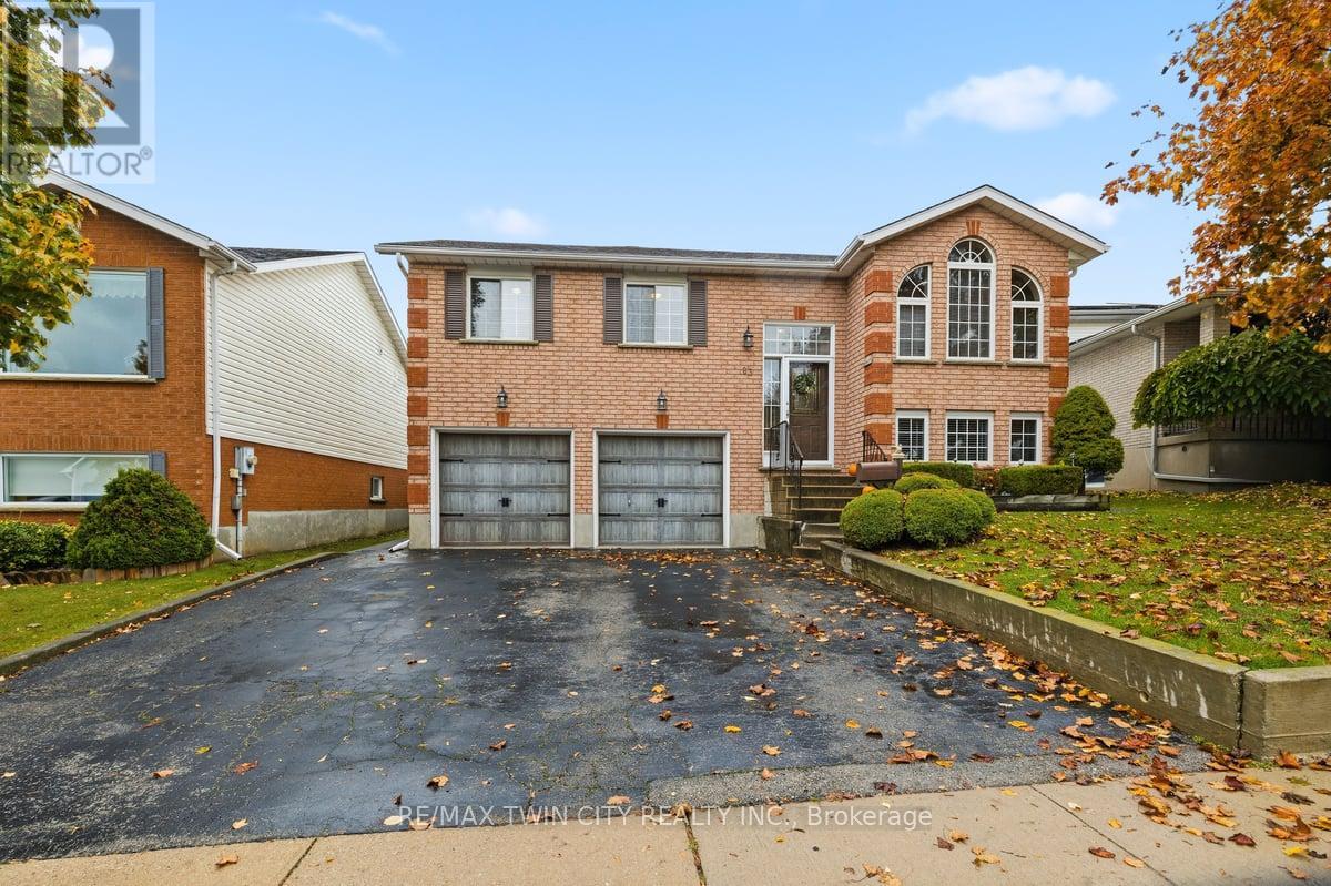 83 Hazelwood Cres, Cambridge, ON N1R 8A4