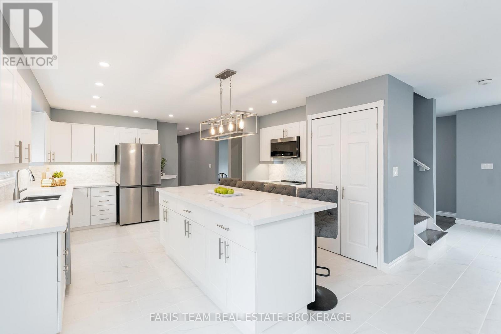 15 Lankin Ave, Bracebridge, ON P1L 1Z2