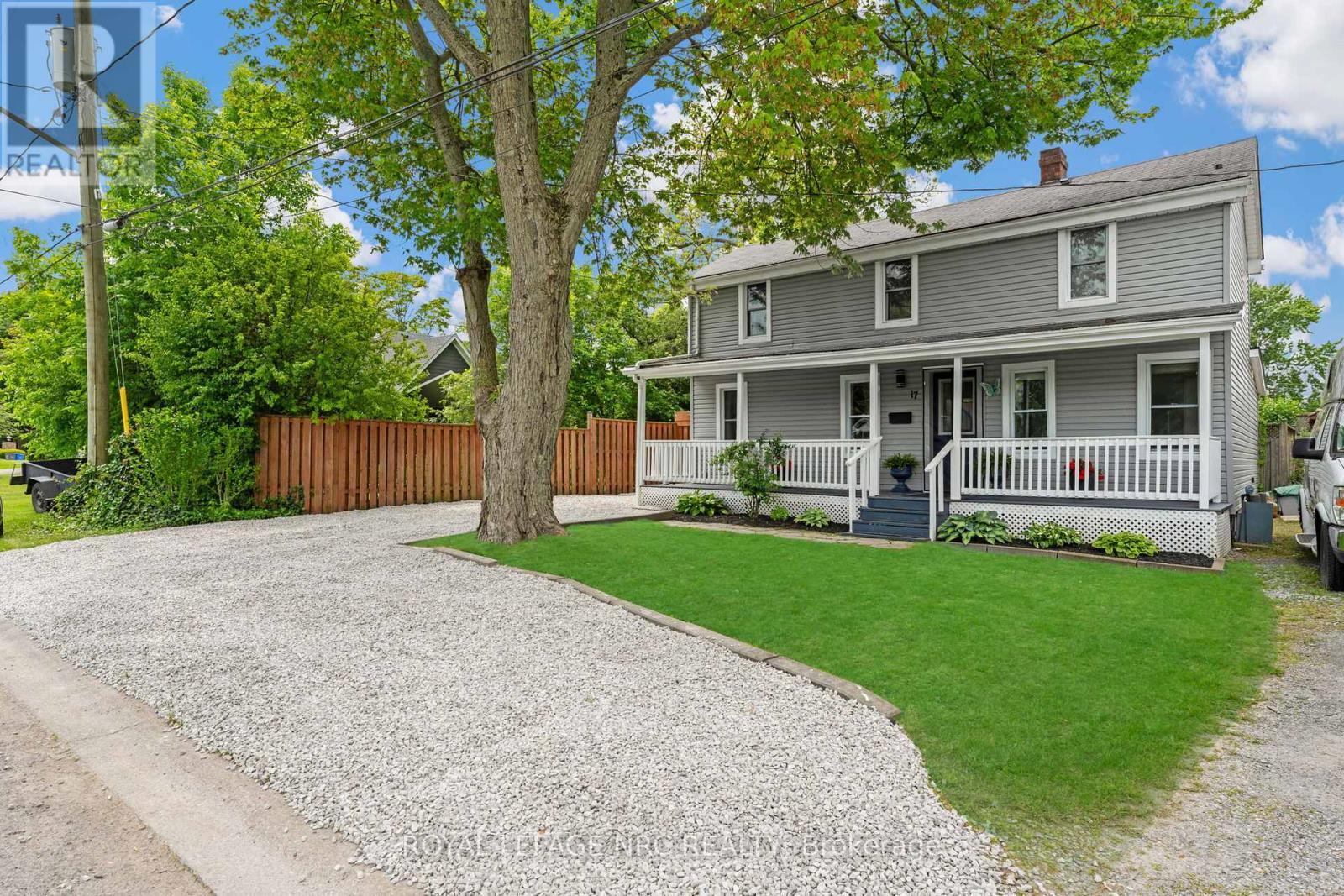 17 Windsor Ave, Fort Erie, ON L2A 5L8