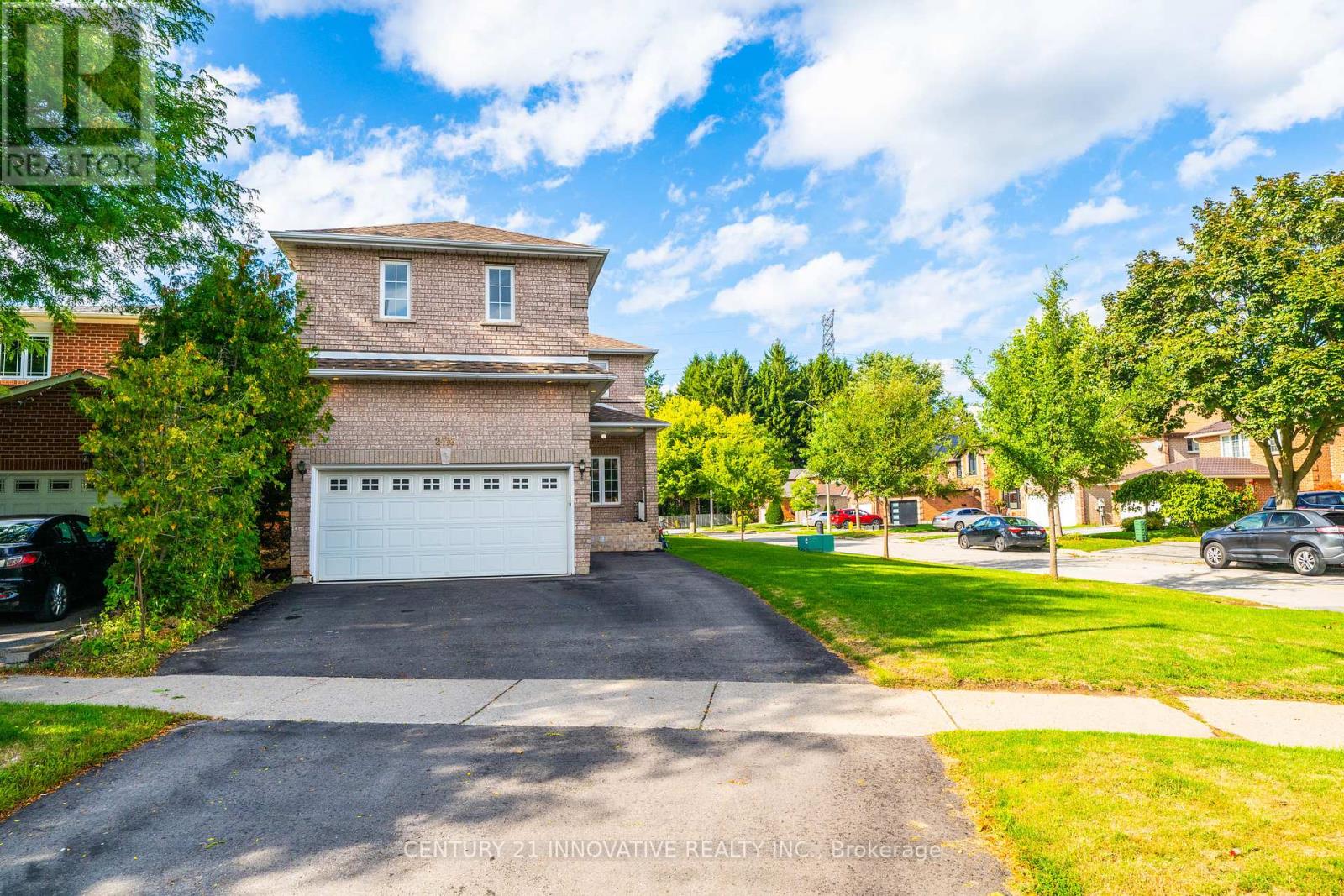 2476 Linwood St, Pickering, ON L1X 2N8