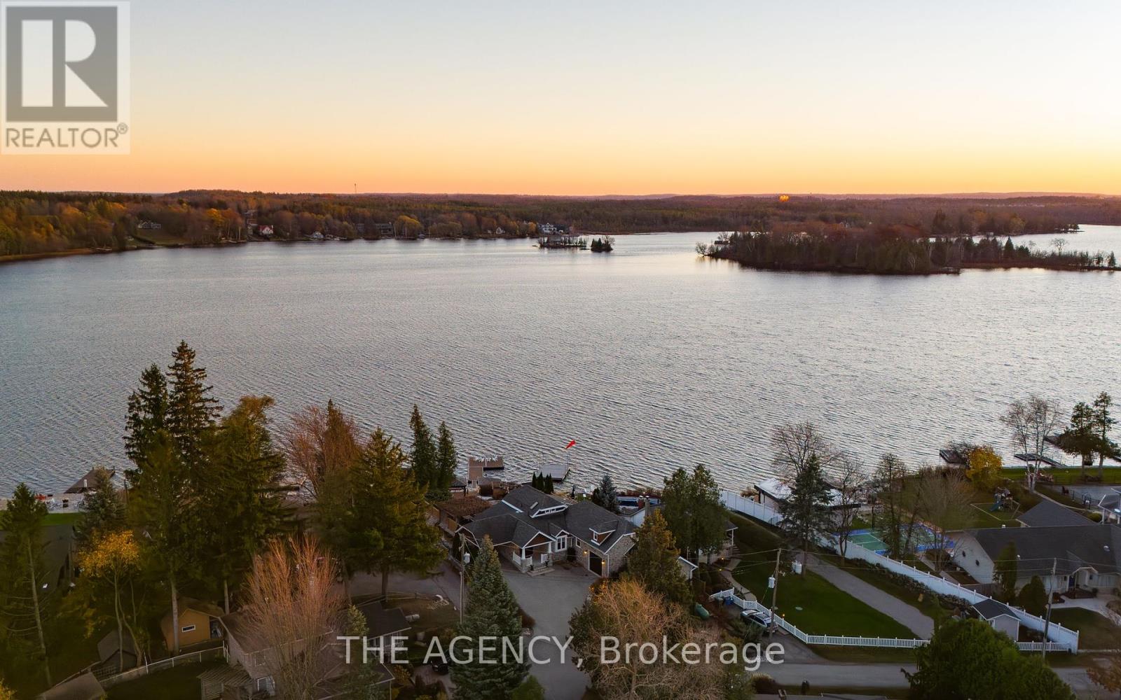 9 Lake Ave E, Puslinch, ON N3C 2V4