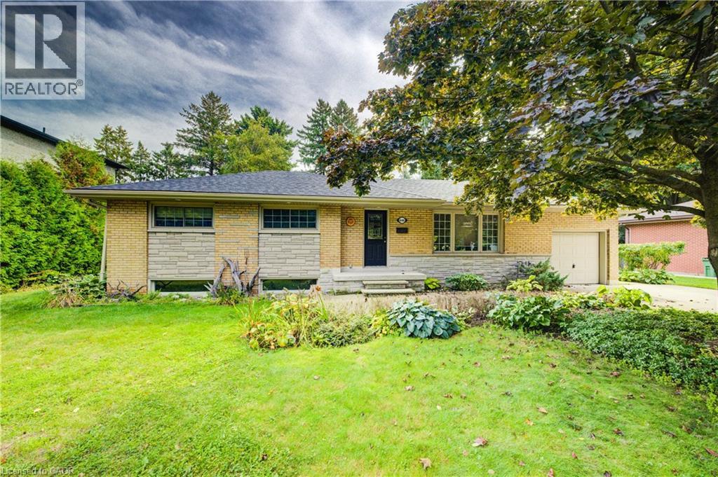 646 Iroquois Ave, Hamilton, ON L9G 3B4