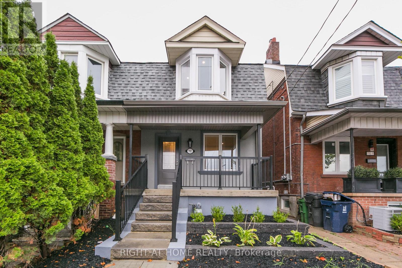 701 Dupont St, Toronto, ON M6G 1Z5
