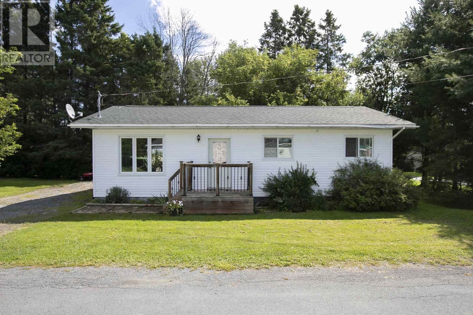 40 Prout St, Bruce Mines, ON P0R 1C0