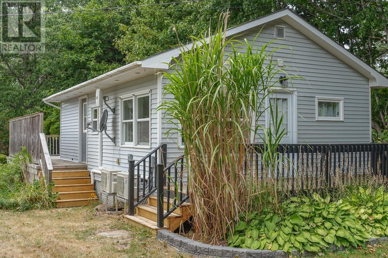 17 Pleasant St, Kingsport, NS B0P 1H0