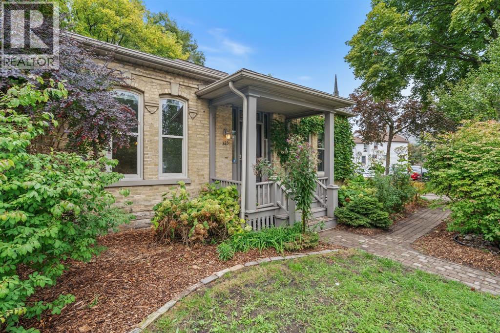 223 Brock St N, Sarnia, ON N7T 5Z5