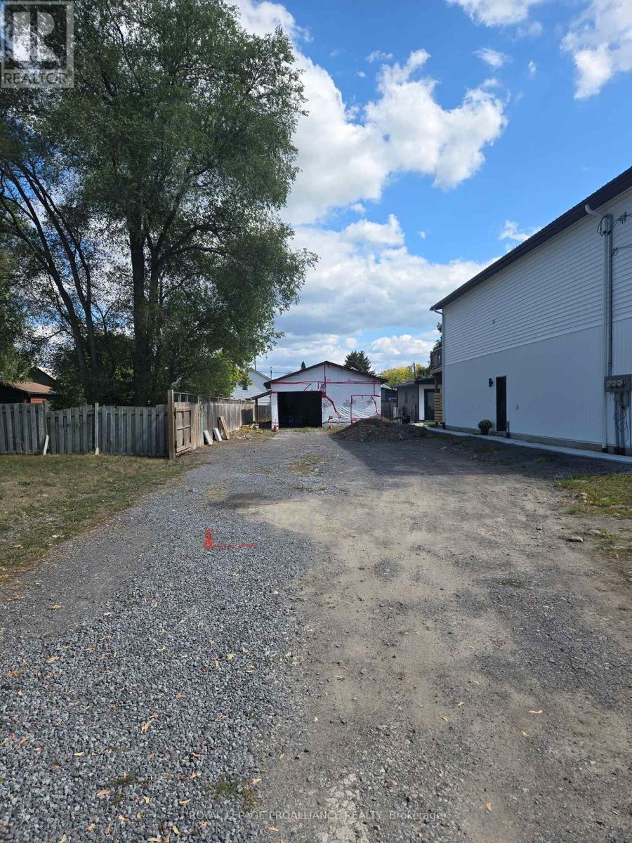 63 S Church St, Belleville, ON K8N 3B5