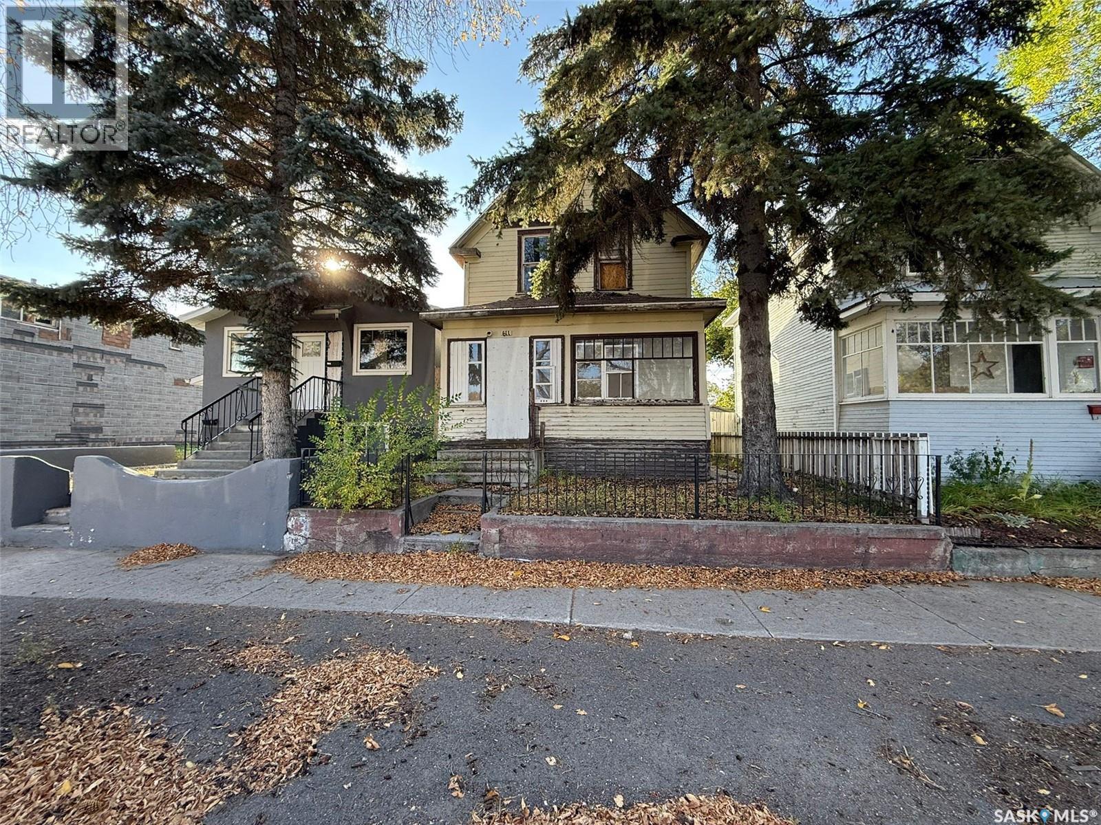 611 H Ave S, Saskatoon, SK S7M 1X1