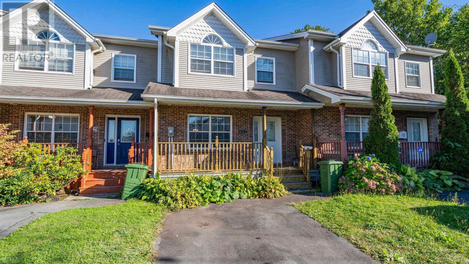 227 Green Village Ln, Dartmouth, NS B2Y 4V5