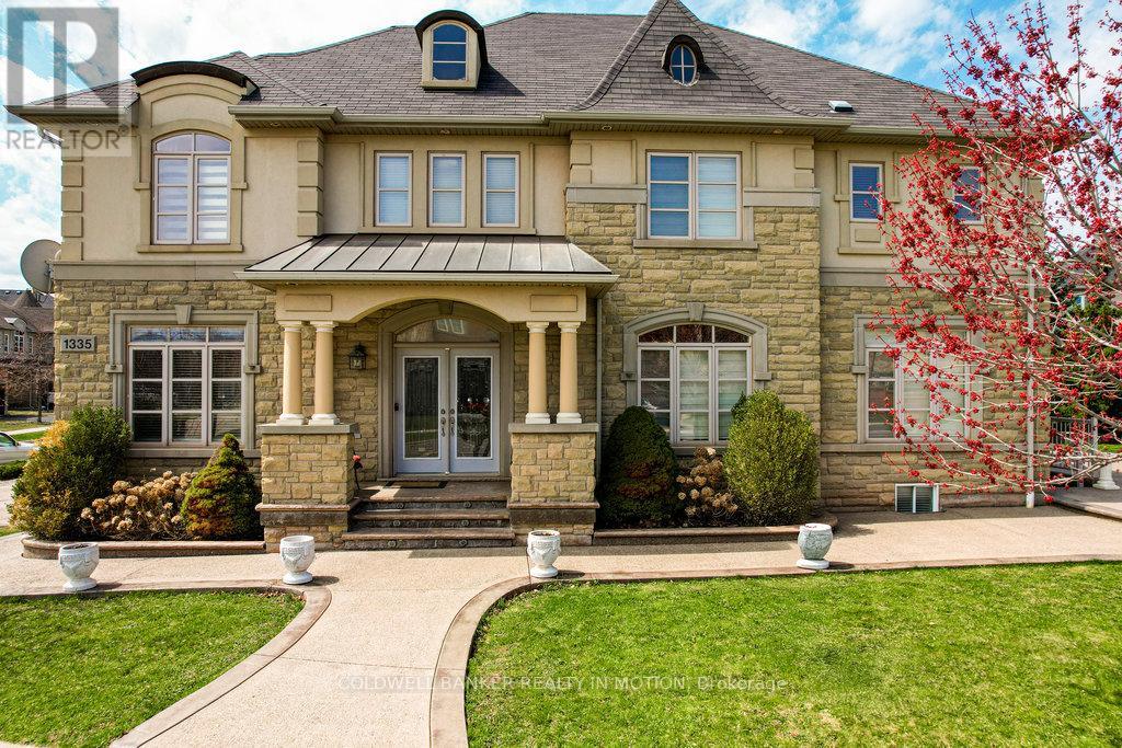 1335 Arrowhead Rd, Oakville, ON L6H 0B2