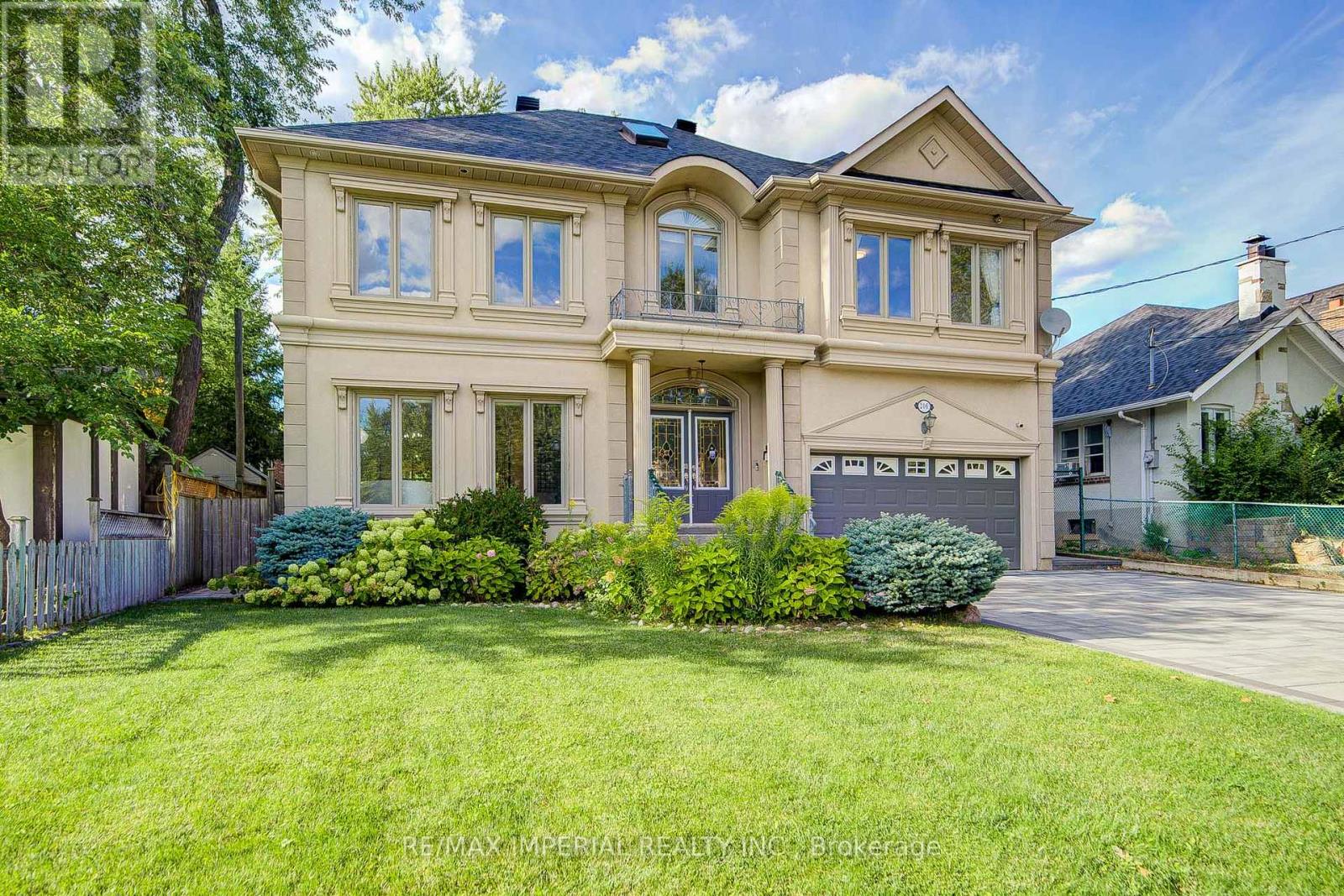 206 Hollywood Ave, Toronto, ON M2N 3K6