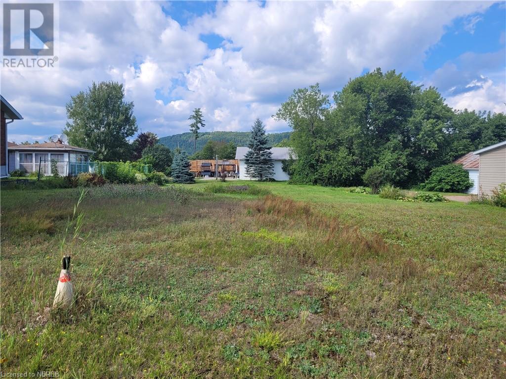 383 Park St, Mattawa, ON P0H 1V0