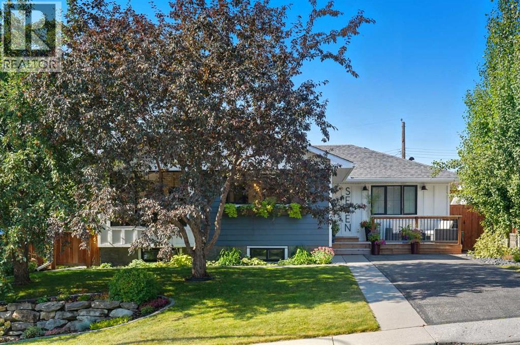 7 Roselake St NW, Calgary, AB T2K 1L1