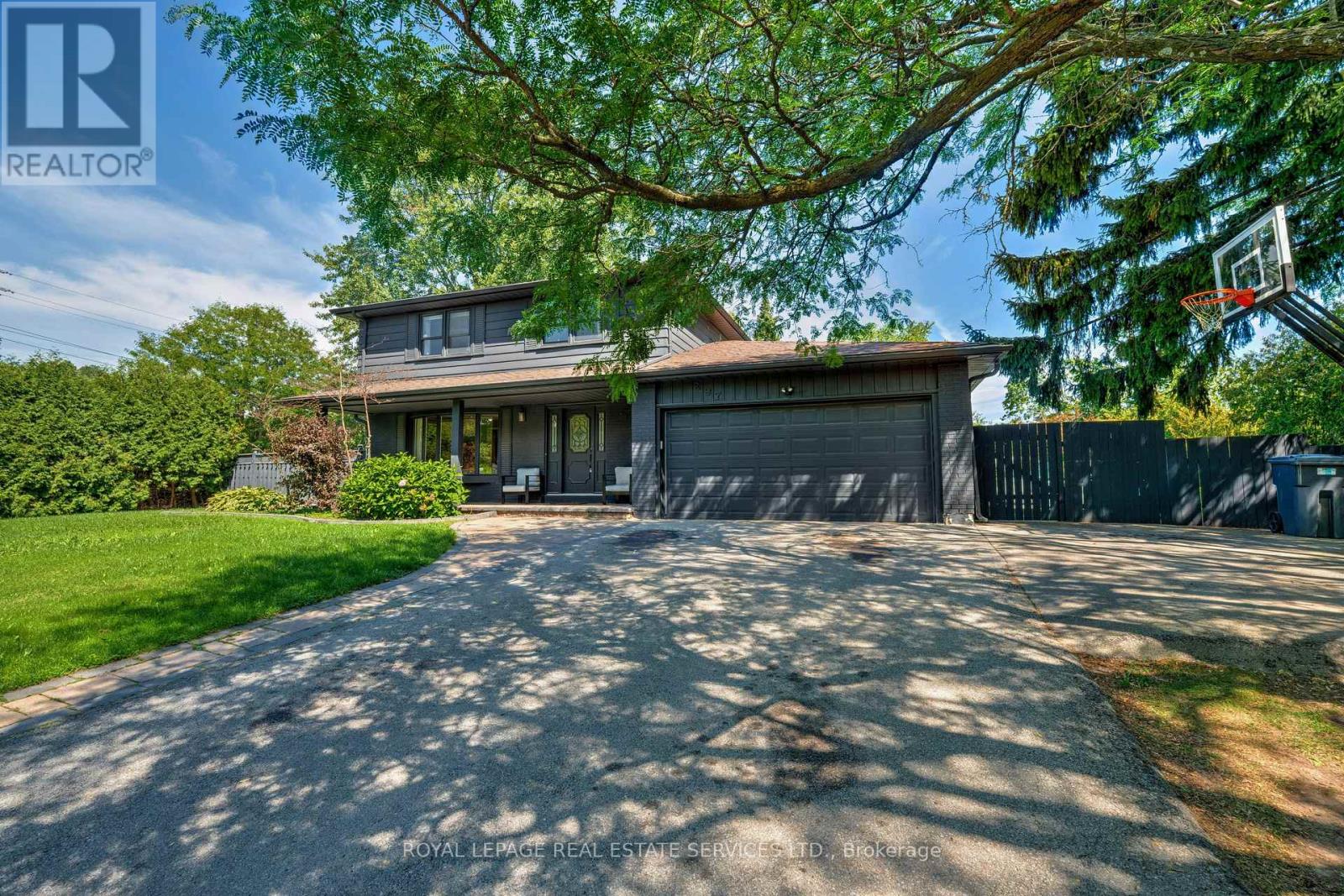 297 Sunset Dr, Oakville, ON L6L 3M5