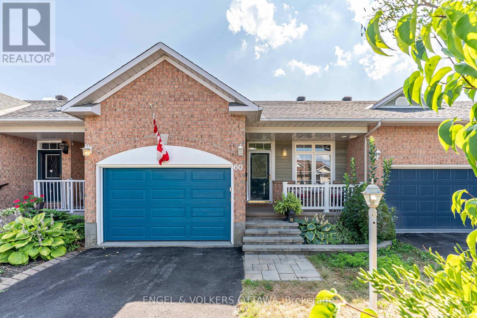 60 Sable Run Dr, Ottawa, ON K2S 1W7