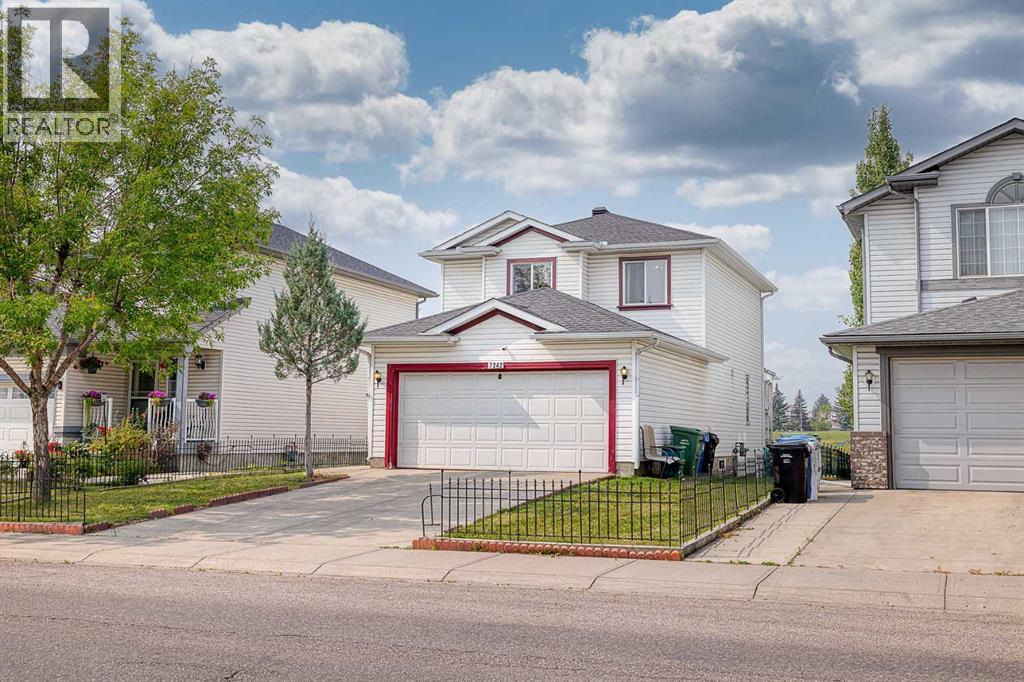 7242 Laguna Way NE, Calgary, AB T1Y 7B9