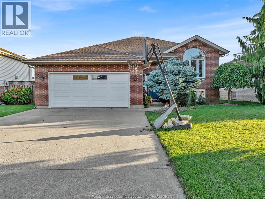 73 Wakefield Ave, Leamington, ON N8H 5J8