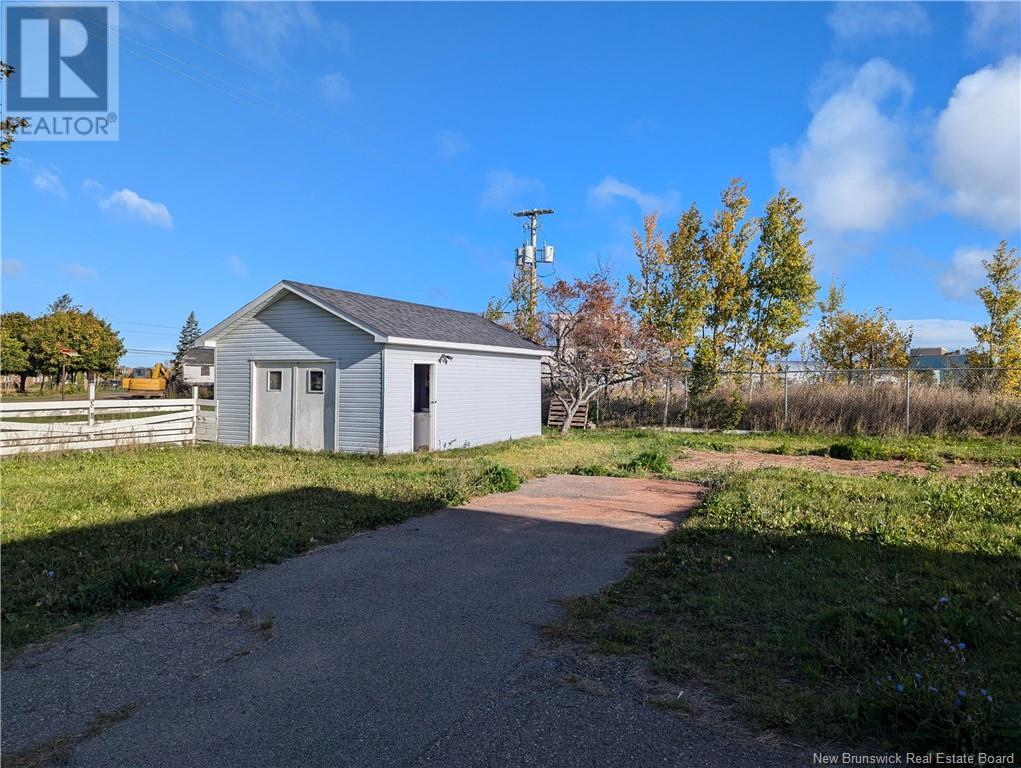 254 Jd Gauthier Blvd, Shippagan, NB E8S 2L1