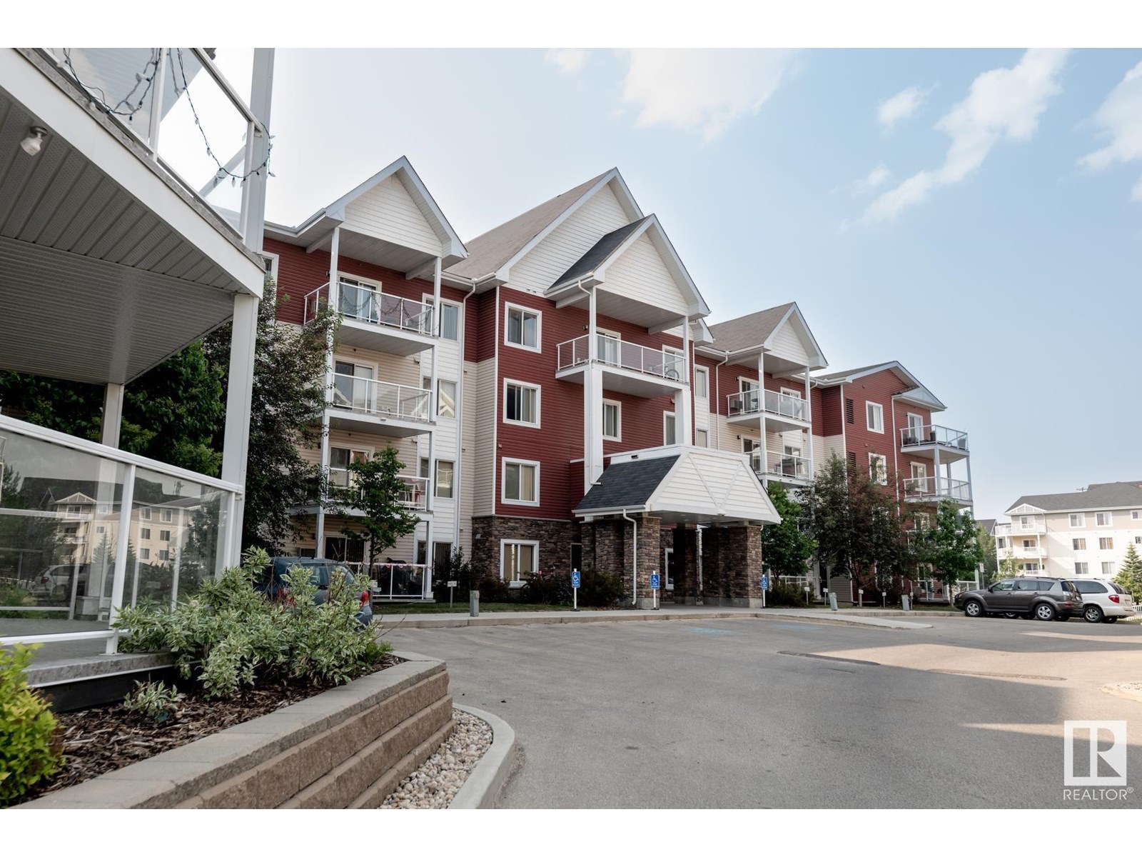 2207 44 Avenue Northwest #403, Edmonton, AB T6T 0T2