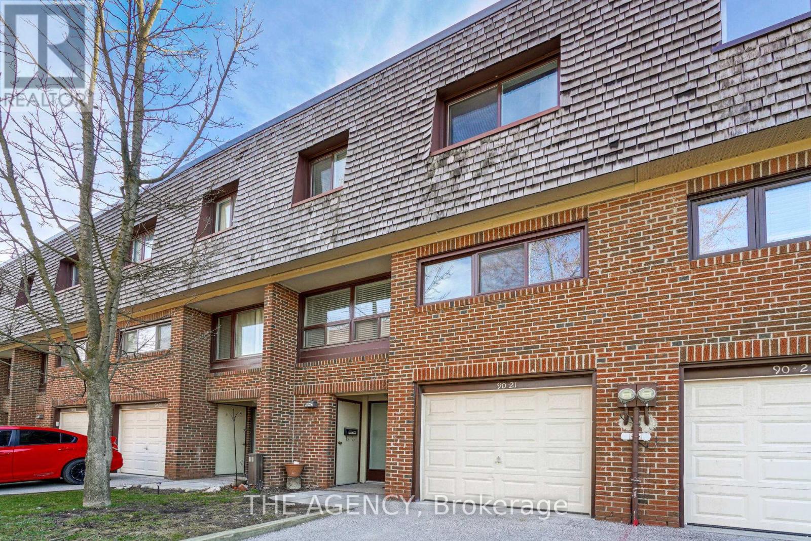 21 90 Castlebury Cres, Toronto, ON M2H 1W8