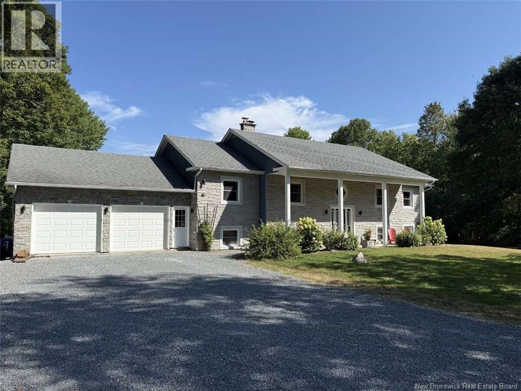 90 Graham Dr, Hanwell, NB E3E 1A2