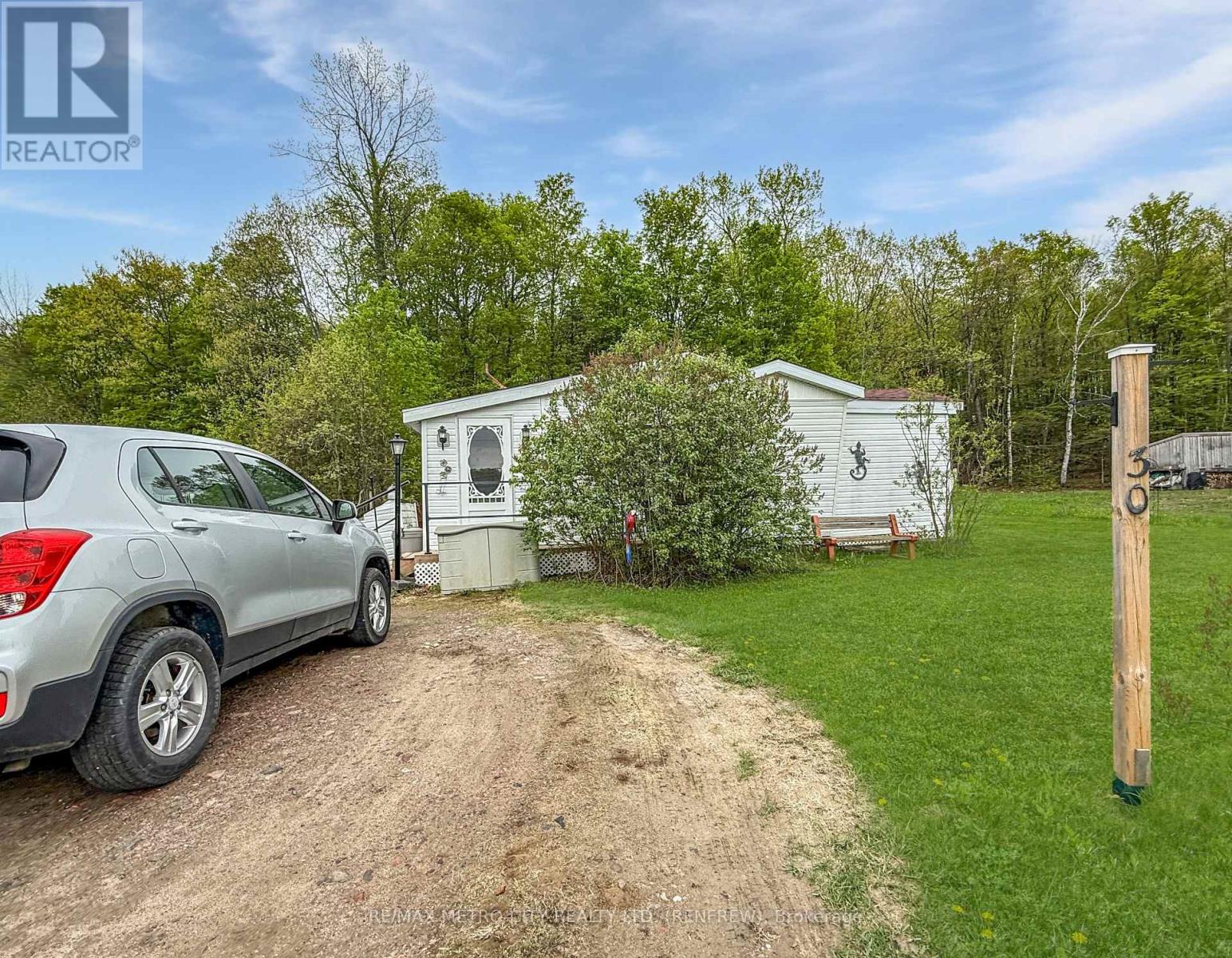 30 Denise Ln, Horton, ON K7V 3Z8