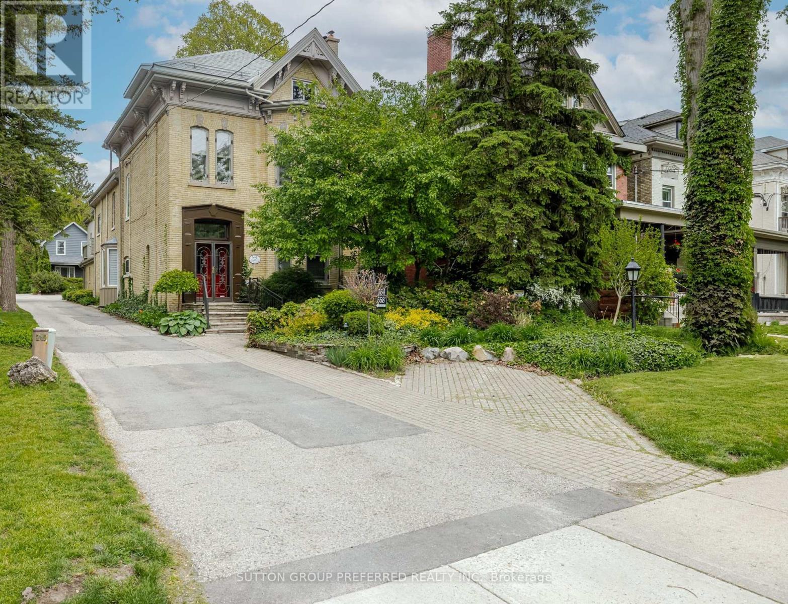 554 Waterloo St, London, ON N6B 2P9