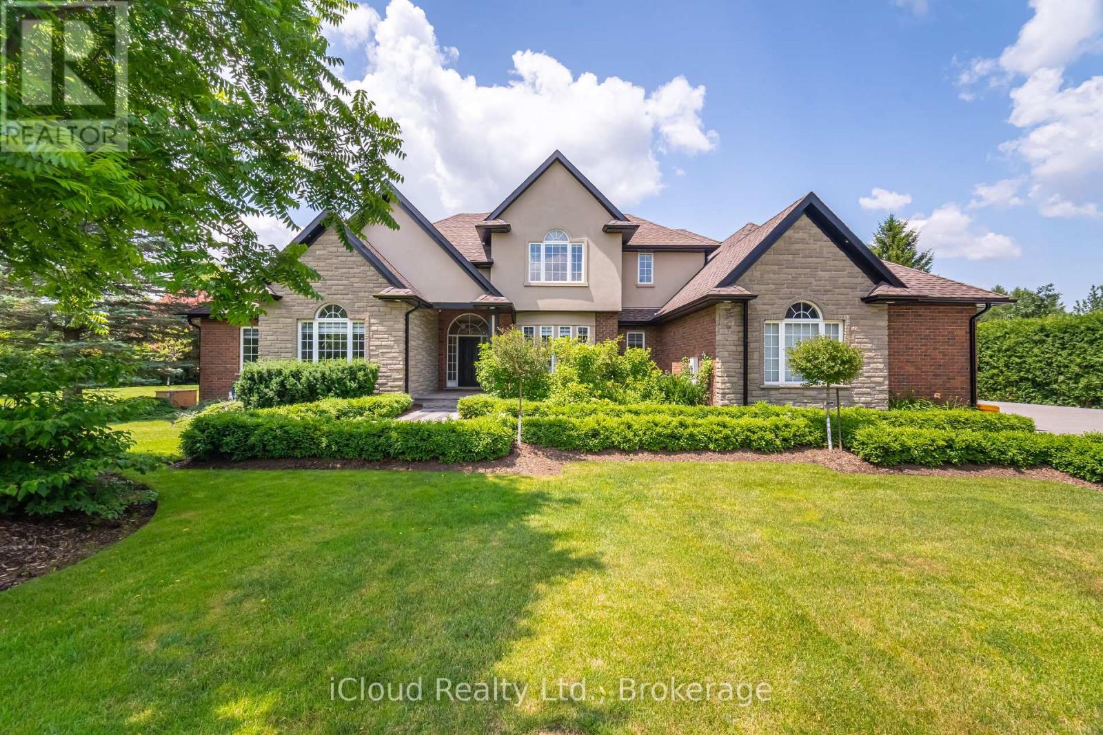 4 Deer View Rdg, Puslinch, ON N1H 6H9